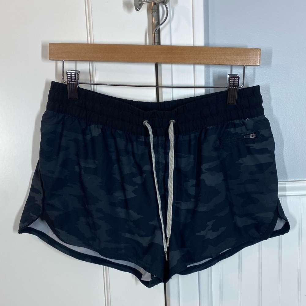 Vuori Clementine Camo Short‎ size large